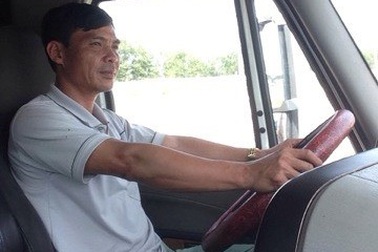 Trưởng CA xã nghỉ việc làm tài xế container thu nhập 15 triệu đồng/tháng