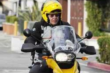 Harrison Ford thử “lửa” BMW R1200GS 