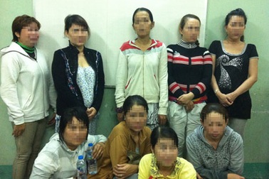 Triệt phá sòng bạc “quý bà” trong vườn chuối