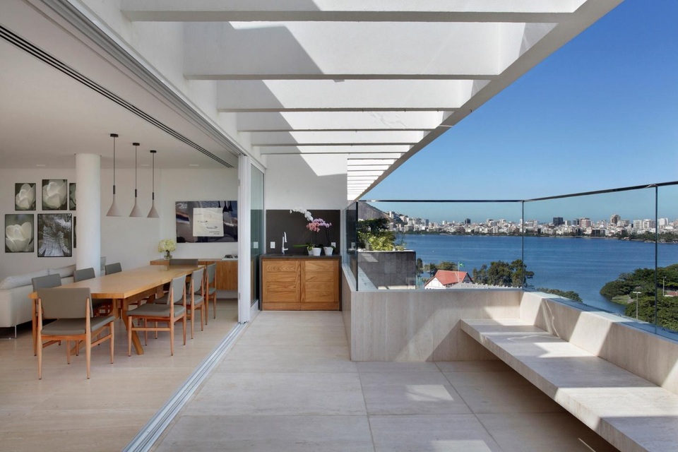 Căn penthouse “lưng tựa núi, mặt hướng biển” ai nhìn cũng mê ở Brazil - 1 Căn penthouse “lưng tựa núi, mặt hướng biển” ai nhìn cũng mê ở Brazil - 1