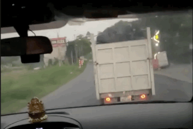 Cái kết xứng đáng cho tài xế xe tải đánh võng, chặn đường xe cứu thương