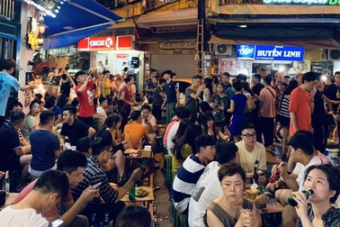 Năm Covid-19 khó khăn, dân giảm ăn nhậu, ngành bia "lao dốc"!