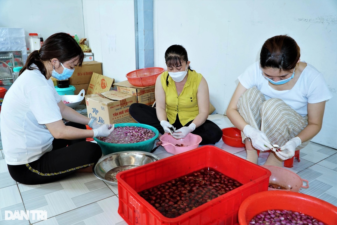 Biến thứ củ lột cay mắt thành mứt hạng sang, cô gái 8x thu lãi cao - 2 Biến thứ củ lột cay mắt thành mứt hạng sang, cô gái 8x thu lãi cao - 2