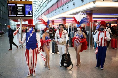 Nước mắt và niềm vui ngày Mỹ mở cửa biên giới sau 20 tháng