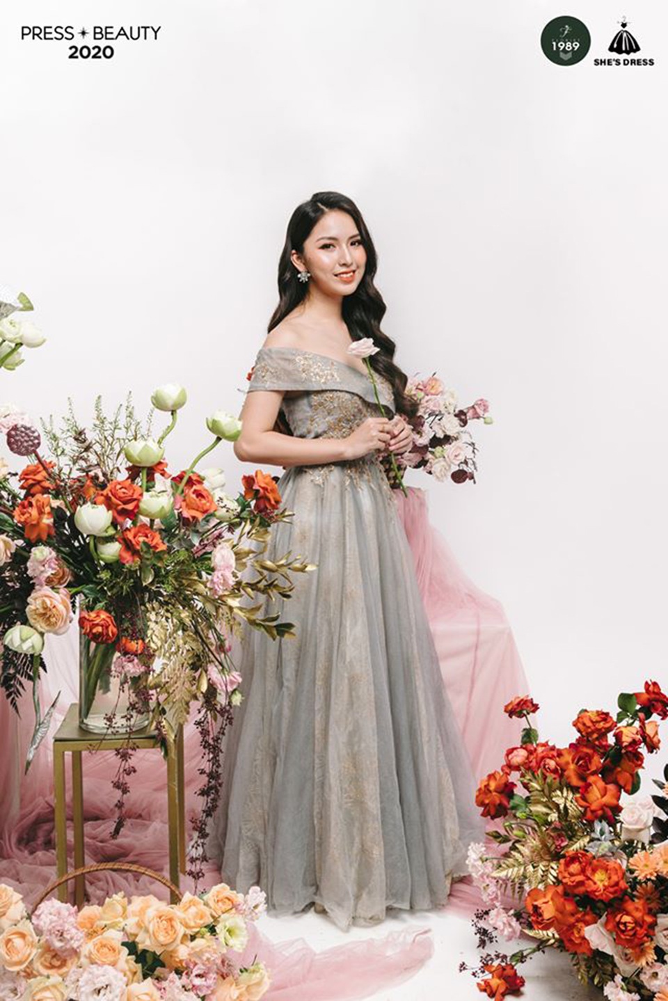 Top 10 thí sinh Hoa khôi trường Báo khoe sắc cùng hoa - 7 Top 10 thí sinh Hoa khôi trường Báo khoe sắc cùng hoa - 7