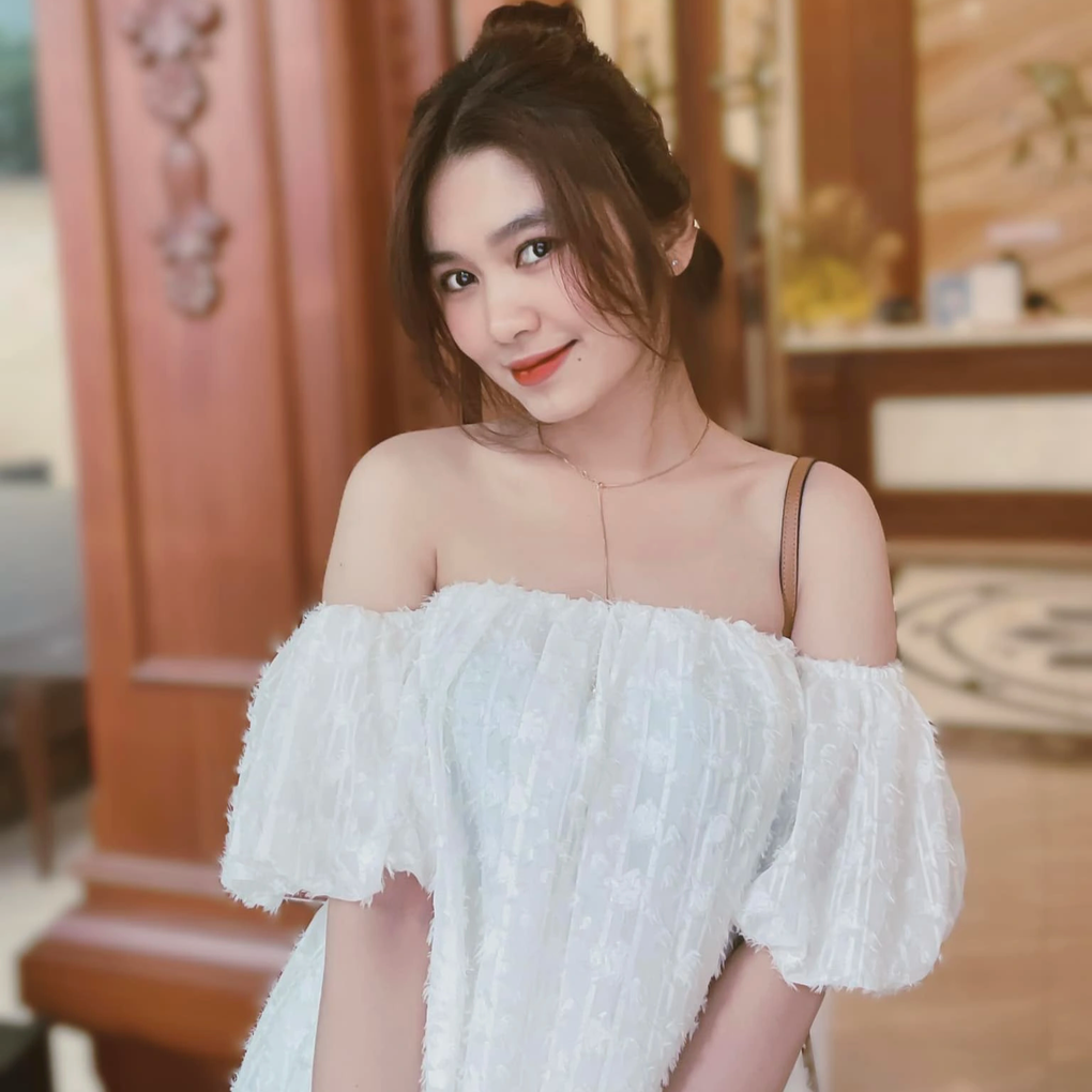 Vợ trung vệ Huỳnh Tấn Sinh: Xinh như hot girl, là nhân viên văn phòng - 1