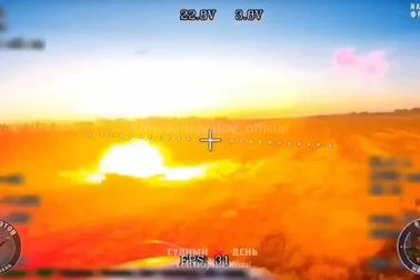 Xe thiết giáp Ukraine "lì lợm" chống đỡ bầy UAV Nga, pha cuối cực khốc liệt