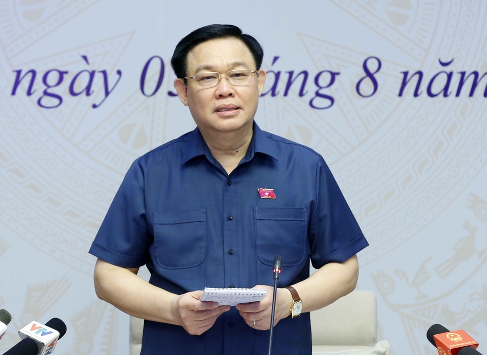 Chủ tịch Quốc hội chia sẻ với cử tri chuyện văn bản ký lúc 2 giờ sáng - 3 Chủ tịch Quốc hội chia sẻ với cử tri chuyện văn bản ký lúc 2 giờ sáng - 3
