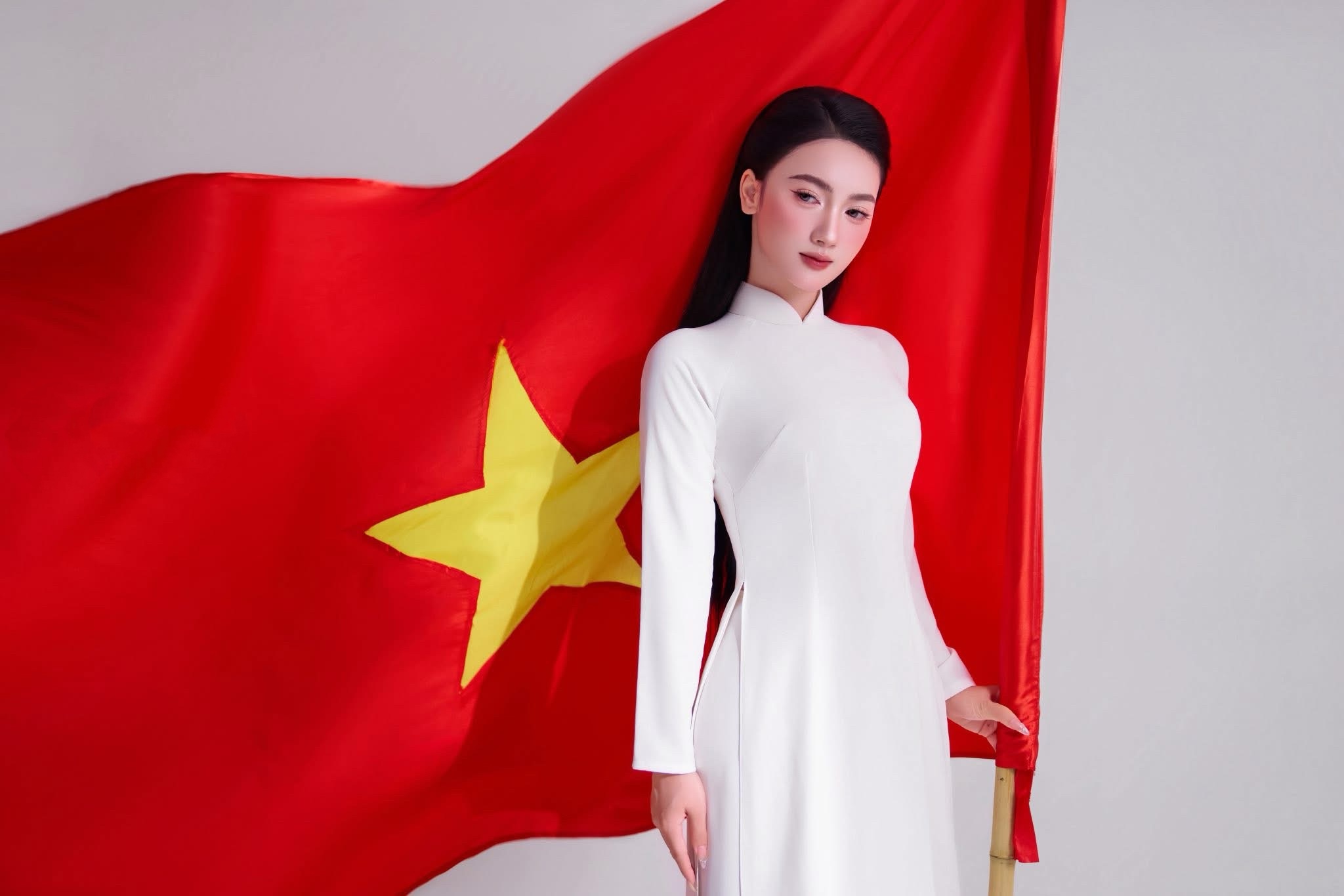 Á khôi người Dao gây sốt với bộ ảnh lấy cảm hứng từ “Mưa đỏ” - 8