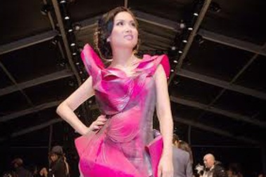 Em gái Cẩm Ly dự show Quỳnh Paris ở New York