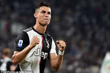 Ronaldo trở thành tỷ phú bóng đá đầu tiên trên thế giới