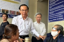 Bí thư Thành ủy TPHCM viếng các nạn nhân trong vụ cháy cư xá Độc Lập