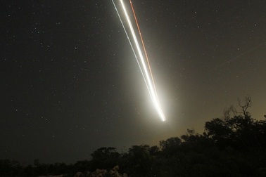 Thiên thạch nổ cực mạnh phía trên căn cứ không quân Mỹ