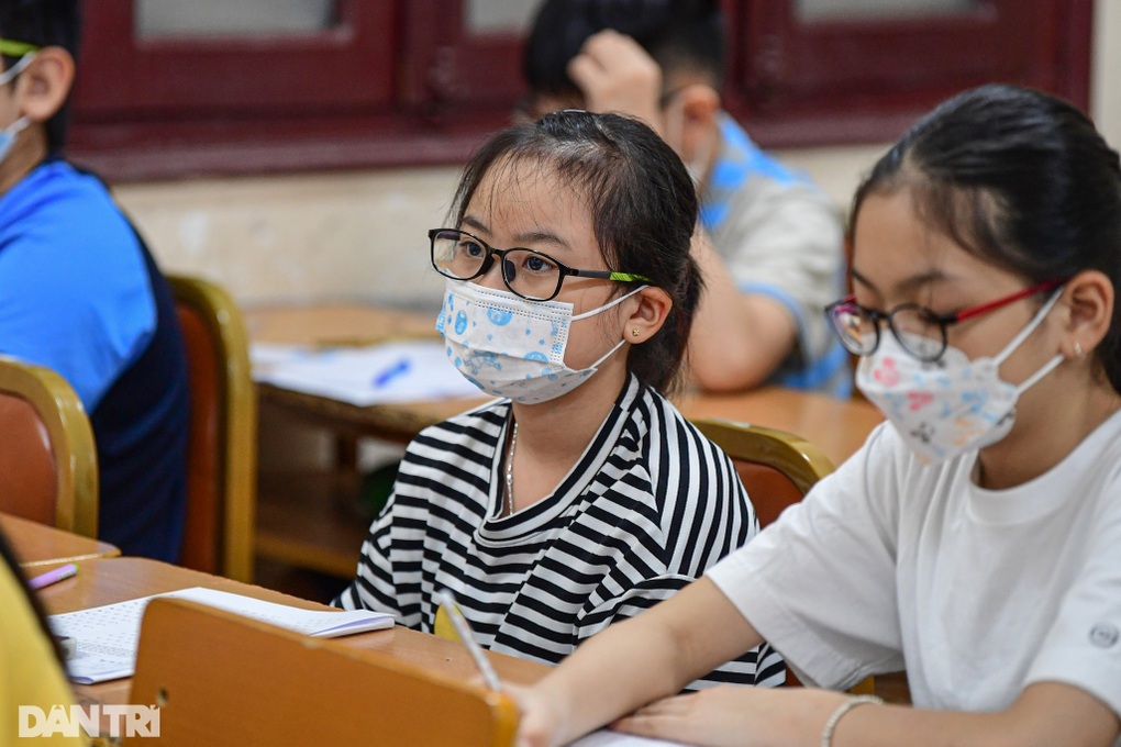 5 ngày nghỉ lễ, học sinh kín lịch học thêm để thi lớp 6 chất lượng cao - 1 5 ngày nghỉ lễ, học sinh kín lịch học thêm để thi lớp 6 chất lượng cao - 1