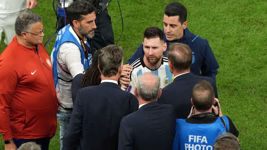 Kỷ lục kỳ lạ của HLV Van Gaal: Chưa từng thua nhưng vẫn trắng tay - 3 Kỷ lục kỳ lạ của HLV Van Gaal: Chưa từng thua nhưng vẫn trắng tay - 3