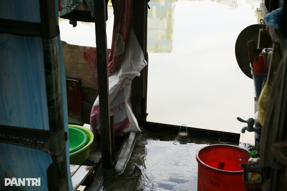 Sống khổ trên những tuyến kênh ô nhiễm ở TPHCM - 1