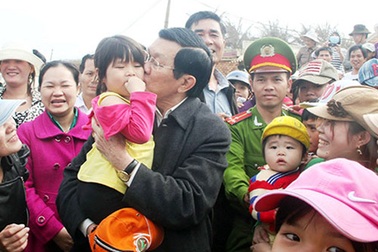 Chủ tịch nước: Cần có tàu công suất lớn cứu hộ ngư dân 