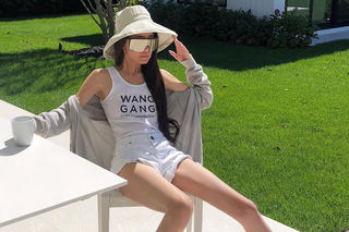 Vòng eo siêu nhỏ và phong cách hở bạo của Vera Wang ở tuổi 77 - 11