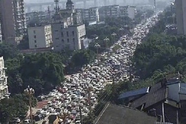 Trung Quốc: Người Lạc Sơn hốt hoảng đi sơ tán vì vụ rò rỉ hóa chất