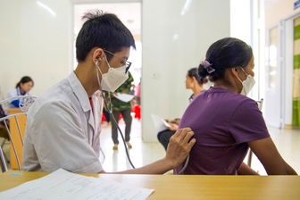 Đi khám chữa bệnh, gặp bác sĩ trường top thì yên tâm ra viện sớm