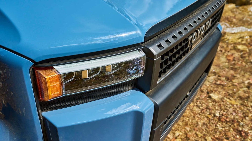 Land Cruiser Prado 2024 ra mắt với thiết kế hầm hố, phong cách cổ điển - 3 Land Cruiser Prado 2024 ra mắt với thiết kế hầm hố, phong cách cổ điển - 3