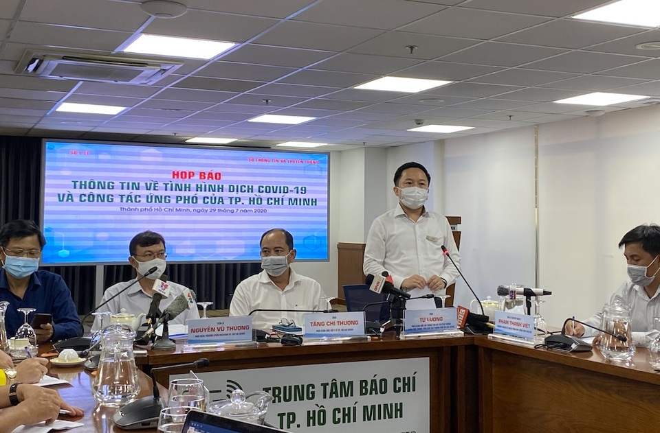 TPHCM đảm bảo khẩu trang, hàng hóa cung cấp cho người dân - 1 TPHCM đảm bảo khẩu trang, hàng hóa cung cấp cho người dân - 1