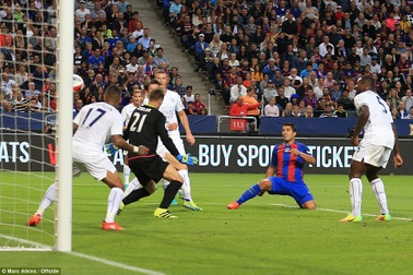 Barcelona 4-2 Leicester: Luis Suarez lập công