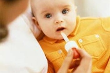 Trẻ dưới 6 tháng tuổi dễ bị hen nếu uống kháng sinh
