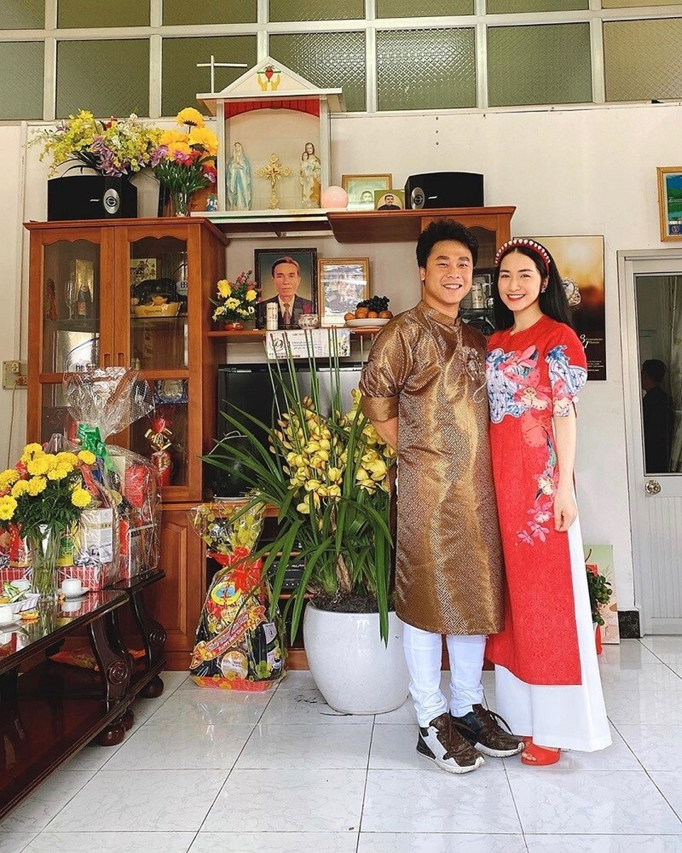 Hòa Minzy bất ngờ công khai con trai đầu lòng - 3 Hòa Minzy bất ngờ công khai con trai đầu lòng - 3