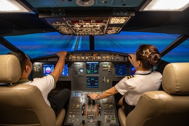 Người Hà Nội chi tiền triệu "lái máy bay Airbus" cảm giác rung lắc như thật