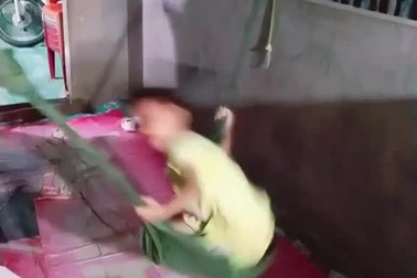 Chóng mặt với clip "đẻ con gái cho nó thùy mị nết na"