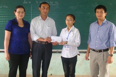 Hơn 24 triệu đồng đến với nữ sinh bị bệnh máu trắng 