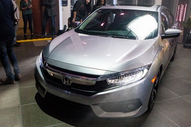 Đại lí làm lộ giá bán Honda Civic 2016?