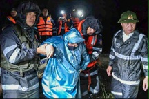 Thêm một đêm trắng giữa dòng lũ