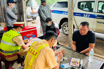 Phát hiện tài xế xe đầu kéo dương tính với ma túy