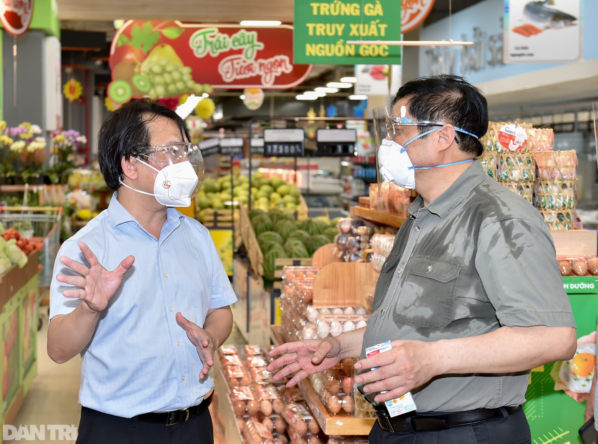 Ngày làm việc khẩn trương của Thủ tướng tại pháo đài chống dịch TPHCM - 11 Ngày làm việc khẩn trương của Thủ tướng tại pháo đài chống dịch TPHCM - 11