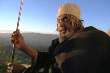 Một mình khoét rỗng núi đá làm nhà thờ