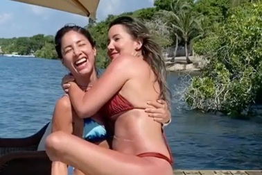 Hoa hậu bị cưa chân diện áo tắm, lần đầu được tắm biển sau phẫu thuật