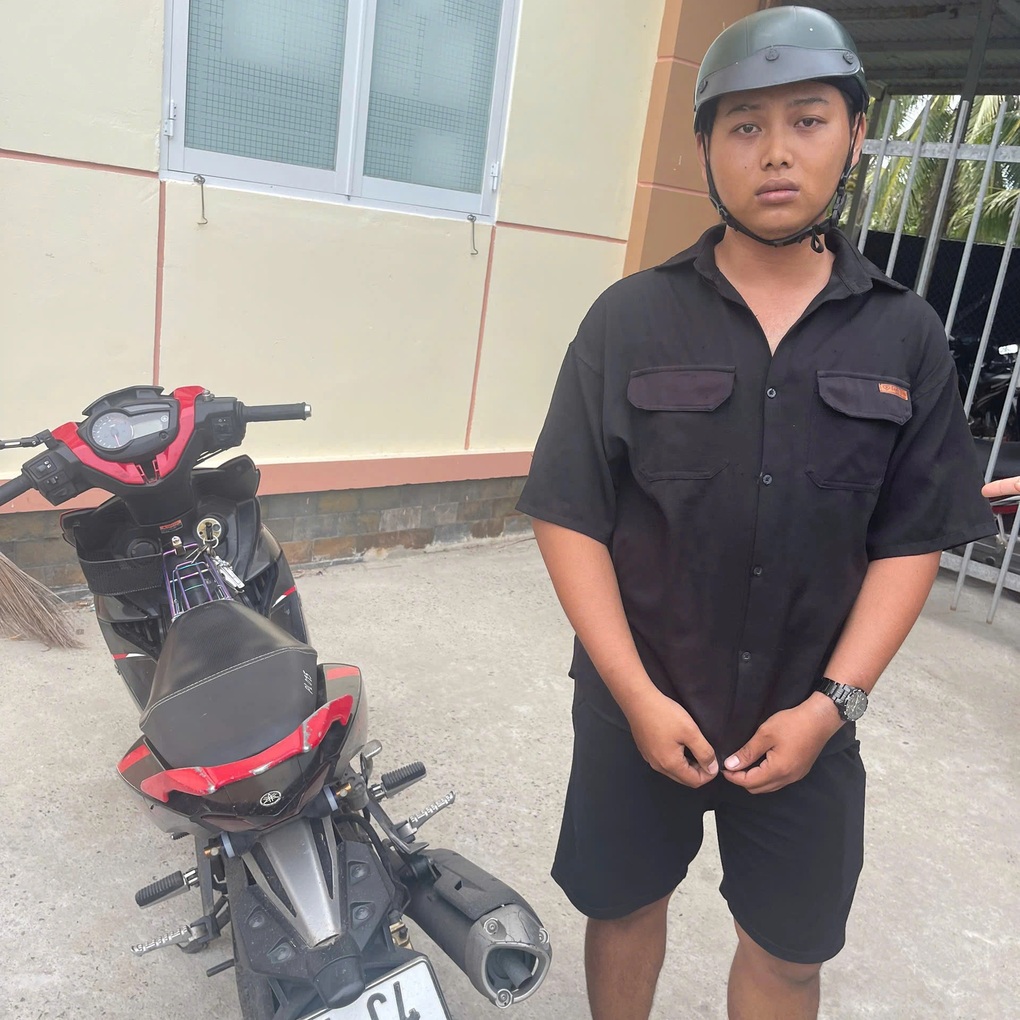 Kẻ cướp tiệm vàng bị cảnh sát bắt sau 40 phút gây án - 1 Kẻ cướp tiệm vàng bị cảnh sát bắt sau 40 phút gây án - 1