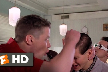 7. “Back to the Future” (1985): Nhân vật của Michael J Fox gọi Pepsi không đường