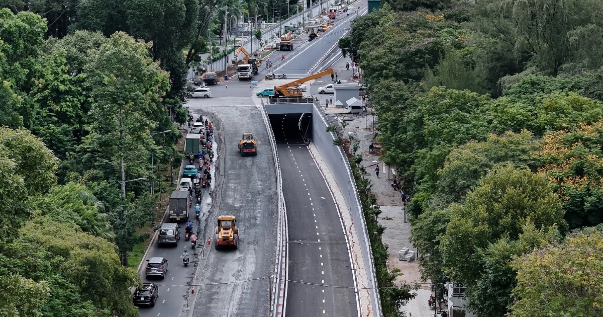 View - Hầm chui giải cứu kẹt xe ở cửa ngõ sân bay Tân Sơn Nhất trước ngày thông xe | Báo Dân trí