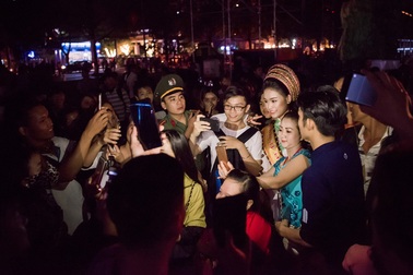 Ngọc Hân, Huyền My, Ngọc Vân bị “bao vây” ở Tây Nguyên