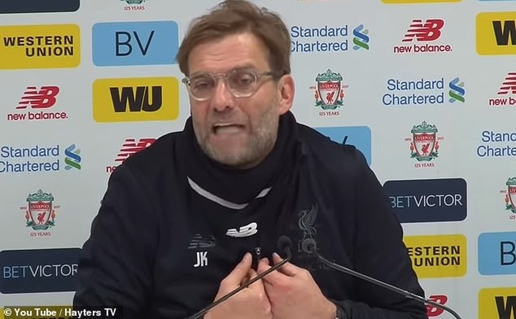 Cổ động viên Man Utd ăn mừng HLV Jurgen Klopp rời Liverpool - 2 Cổ động viên Man Utd ăn mừng HLV Jurgen Klopp rời Liverpool - 2