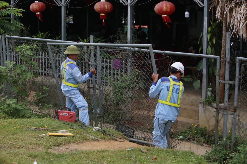 Chuyện thật như đùa: Sáng hàn rào, tối phá rào ở cao tốc Nội Bài - Lào Cai - 7 Chuyện thật như đùa: Sáng hàn rào, tối phá rào ở cao tốc Nội Bài - Lào Cai - 7