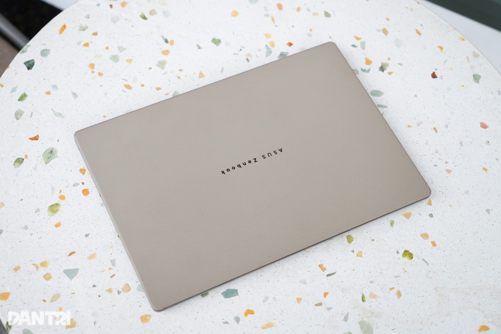 Đánh giá Asus Zenbook A14: Laptop AI chạy chip Snapdragon X sẽ dành cho ai? - 15 Đánh giá Asus Zenbook A14: Laptop AI chạy chip Snapdragon X sẽ dành cho ai? - 15