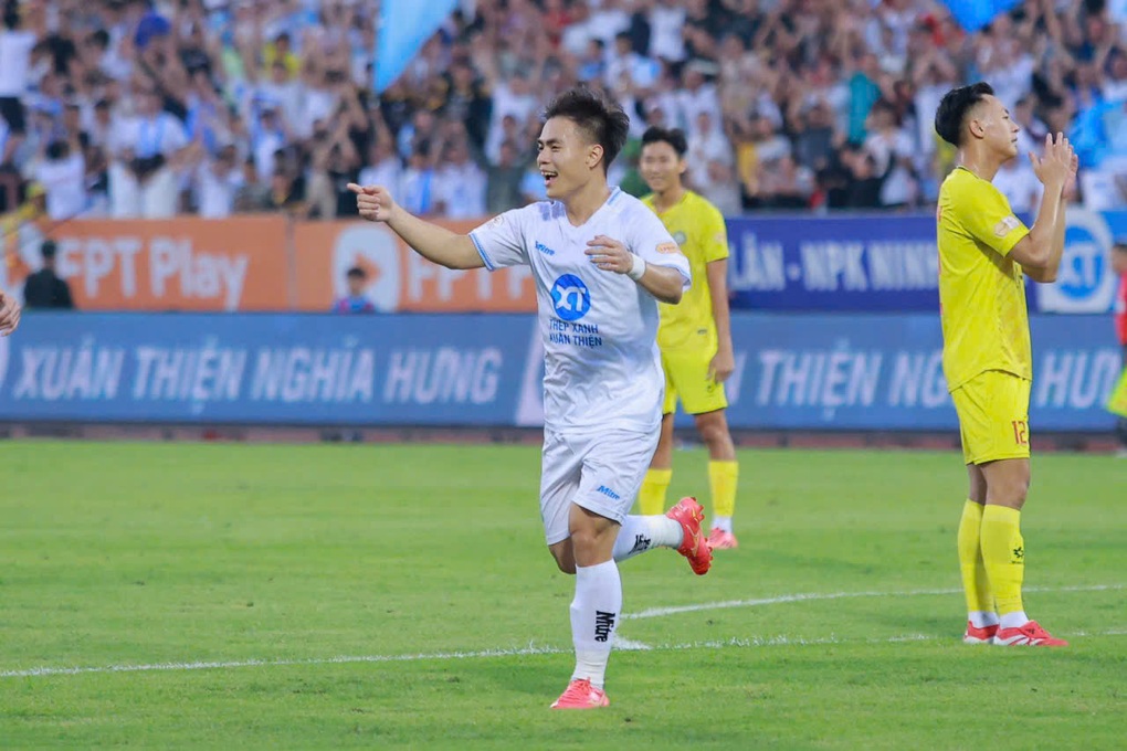 Lý Công Hoàng Anh tỏa sáng, CLB Nam Định xây chắc ngôi đầu bảng V-League - 5 Lý Công Hoàng Anh tỏa sáng, CLB Nam Định xây chắc ngôi đầu bảng V-League - 5