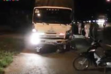 Đi cưới về, hai cha con thương vong