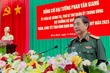 Đại tướng Phan Văn Giang thăm, tặng quà Tết đến người khó khăn ở Bình Định