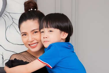 Từng như “rơi xuống vực”, Ngọc Hiền Doremi khoe con trai tự kỷ đã khỏi 80%