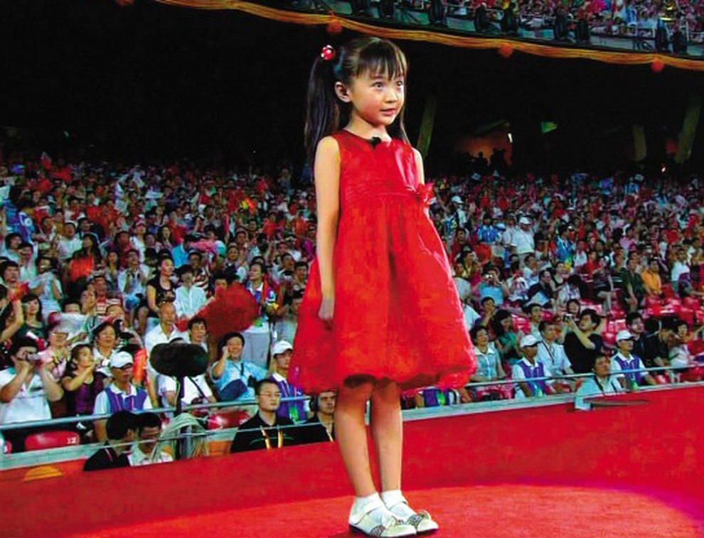 Hình ảnh bé gái Olympic Lâm Diệu Khả trong lễ tốt nghiệp Đại học - 3 Hình ảnh bé gái Olympic Lâm Diệu Khả trong lễ tốt nghiệp Đại học - 3